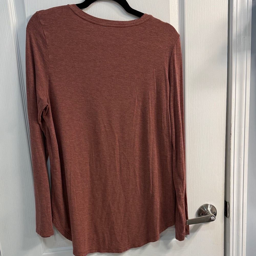 Tahari Long Sleeve V-Neck Top in Warm Brown - Picture 3 of 5